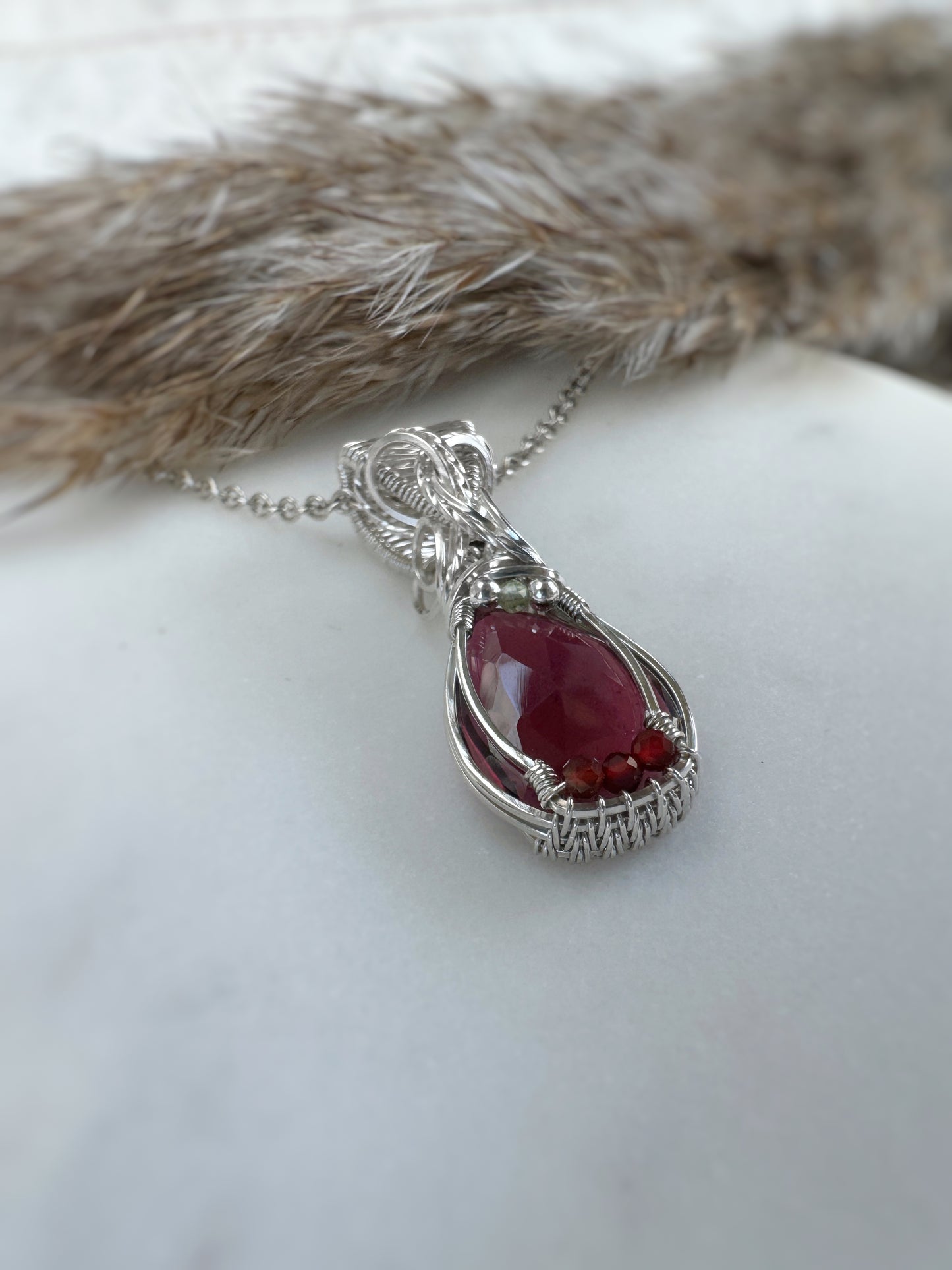 Small Faceted Garnet, Carnelian & Peridot Necklace in 0.925 Sterling Silver