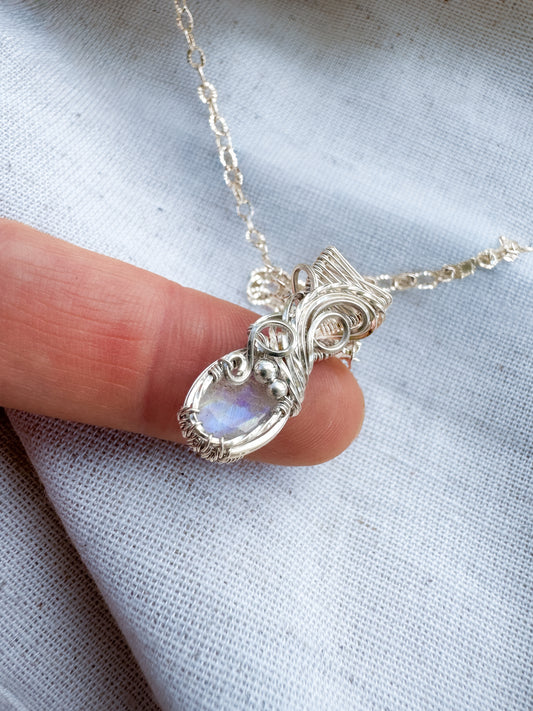 Dainty Moonstone Necklace in 0.925 Sterling Silver